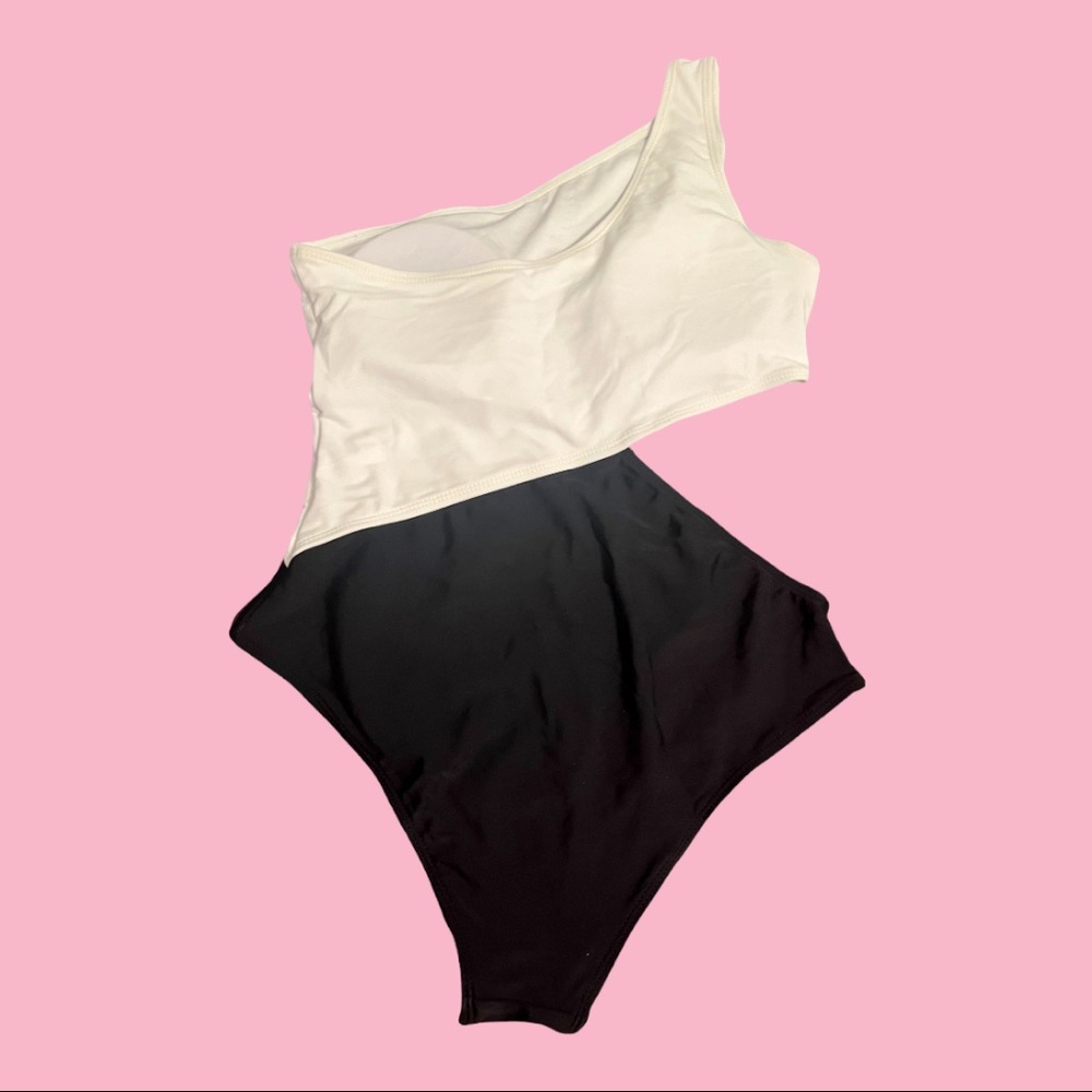 Black & White 1pc Swimsuit